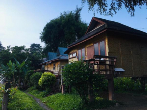 Golden Hut -Chill Bungalows in town黄金泰式传统独栋小屋